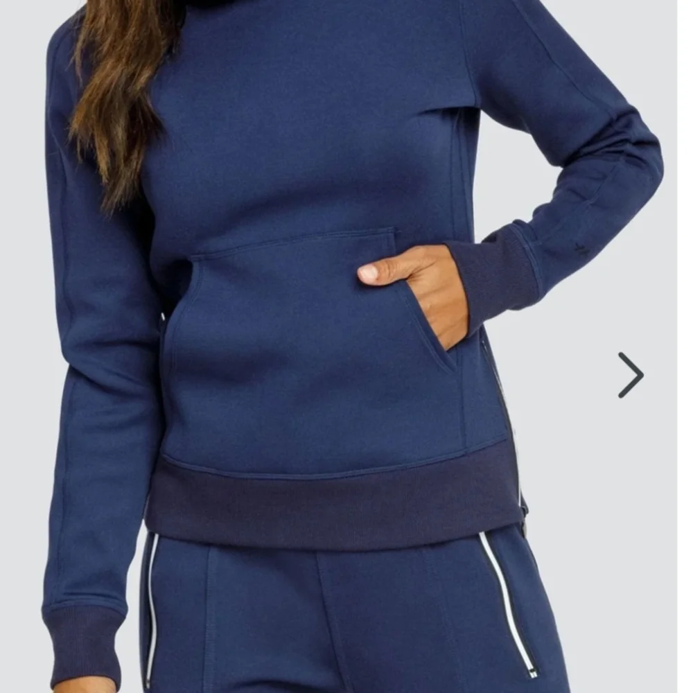 Tail Activewear Condoleeza Navy Ruffle Funnel Neck Pullover Size XL NWT - Picture 4 of 5